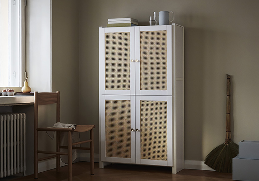 Kaappi neljällä rottinkiovella