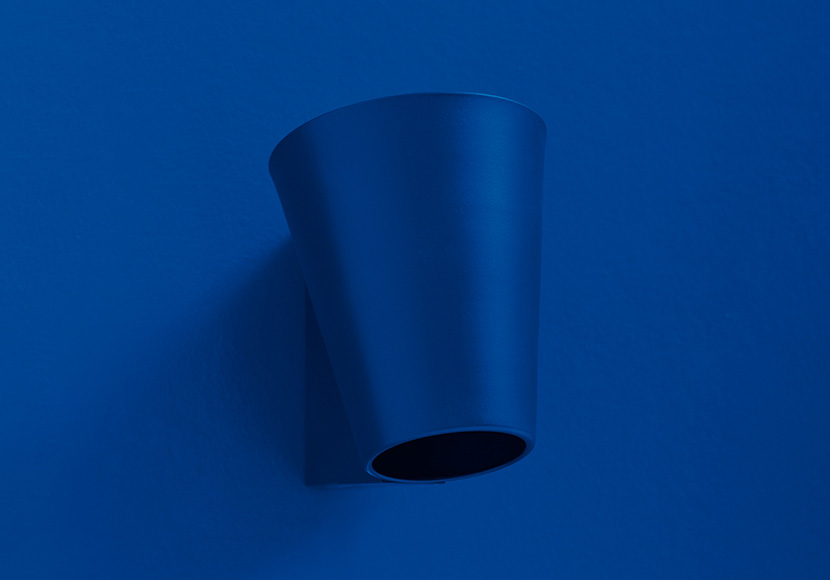 Liekki-seinävalaisin, ultramariini