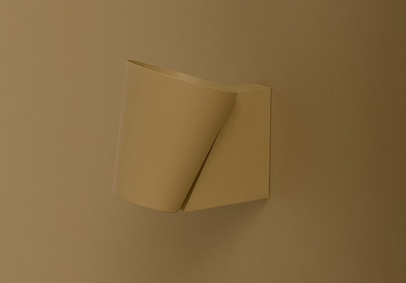 Liekki-seinävalaisin, pistaasisävy