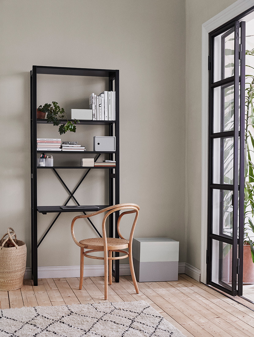 Classic työpiste ulkonevalla tasolla