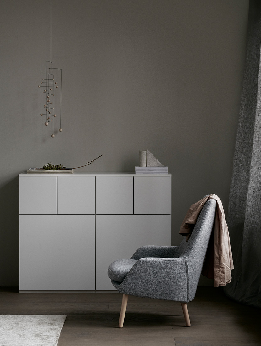 Lundia Fuuga closet with large and small doors