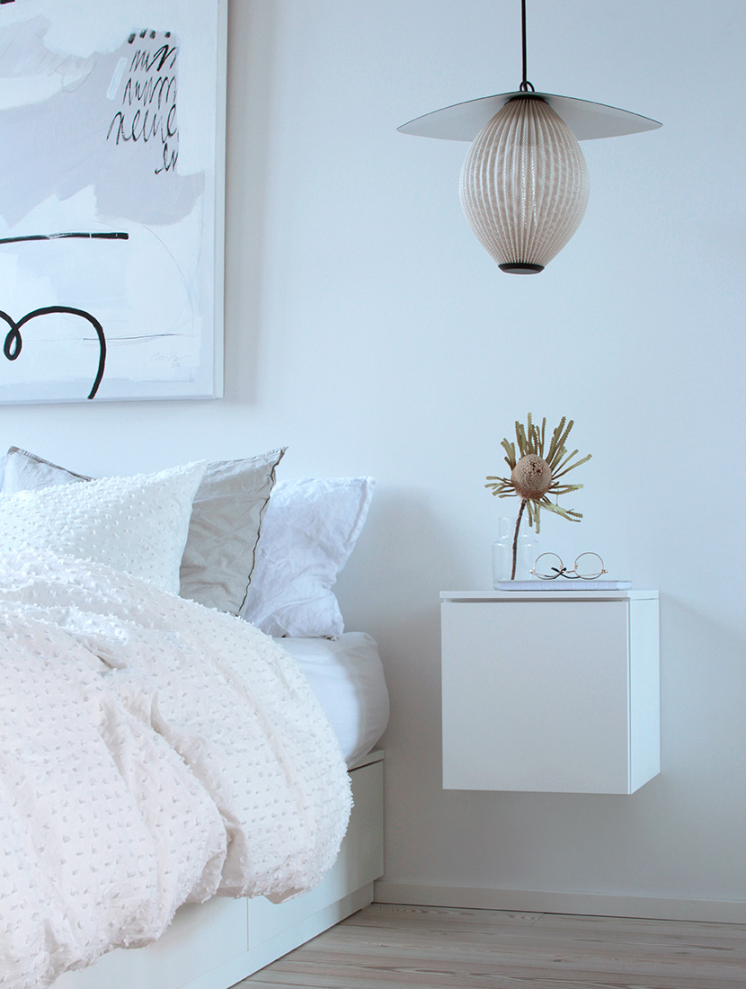 Fuuga yöpöytä ovella, seinäkiinnitys