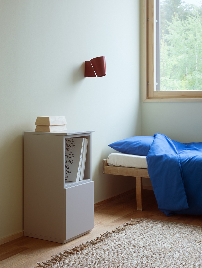 Liekki-seinävalaisin, punaruskea