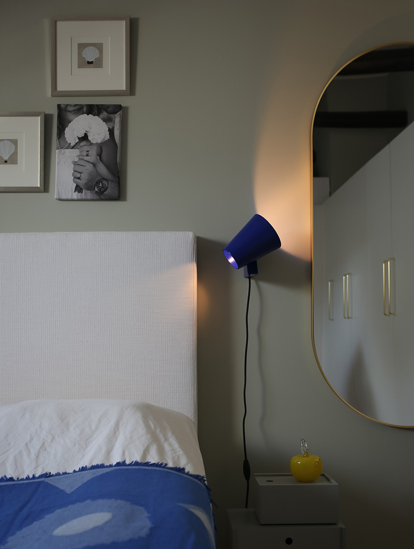 Liekki-seinävalaisin, ultramariini